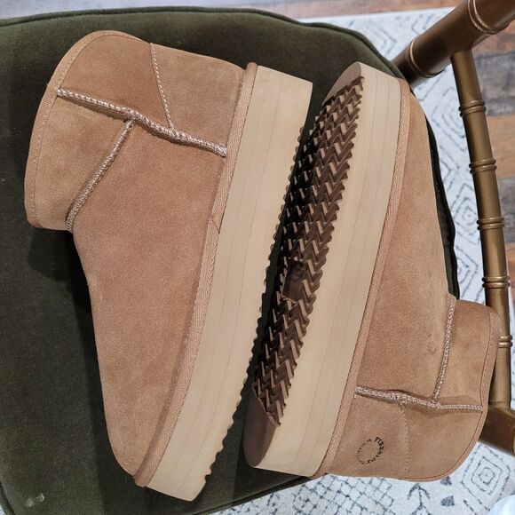 Dearfoams Fireside Size 10 Women’s Genuine Shearling - Suede Platform Bootie - Picture 3 of 11